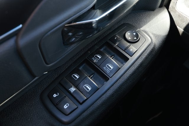 2021 RAM 1500 Classic SLT Crew Cab 4x2 6'4' Box