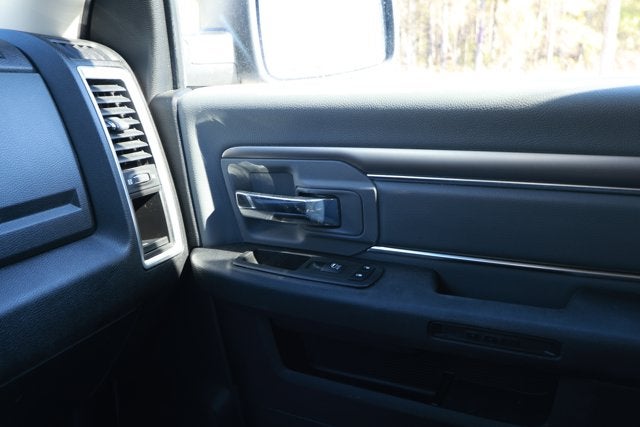 2021 RAM 1500 Classic SLT Crew Cab 4x2 6'4' Box