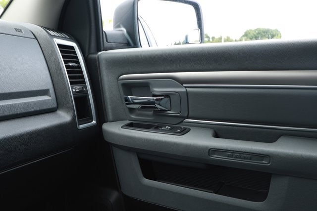 2018 RAM 1500 SLT Quad Cab 4x4 6'4' Box