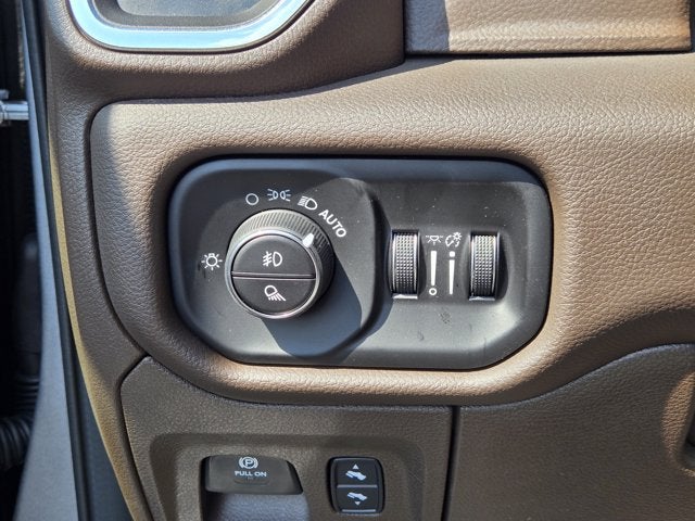 2026 RAM Ram 1500 RAM 1500 LARAMIE CREW CAB 4X2 5'7' BOX