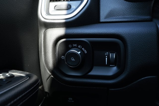 2024 RAM 1500 Laramie Crew Cab 4x2 5'7' Box