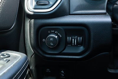 2022 RAM 1500 Laramie Crew Cab 4x2 5'7' Box