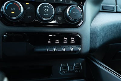 2022 RAM 1500 Laramie Crew Cab 4x2 5'7' Box