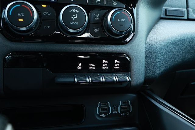 2022 RAM 1500 Laramie Crew Cab 4x2 5'7' Box