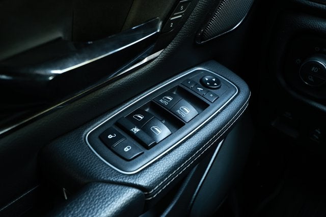 2022 RAM 1500 Laramie Crew Cab 4x2 5'7' Box