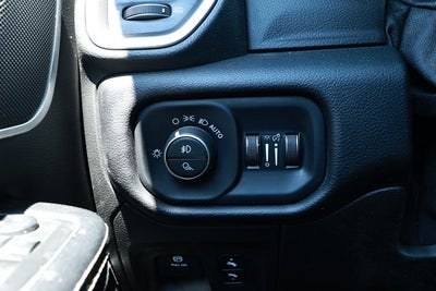 2019 RAM 1500 Laramie Crew Cab 4x4 5'7' Box