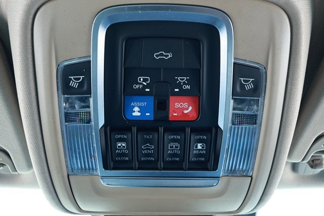 2019 RAM 1500 Laramie Crew Cab 4x4 5'7' Box