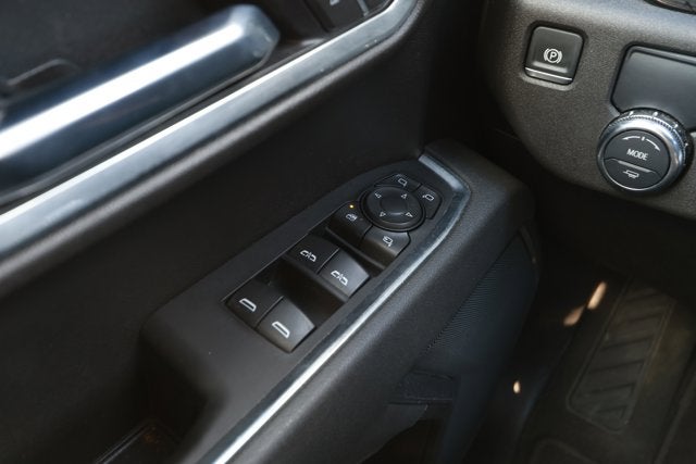 2025 GMC Sierra 1500 2WD Crew Cab Short Box SLT