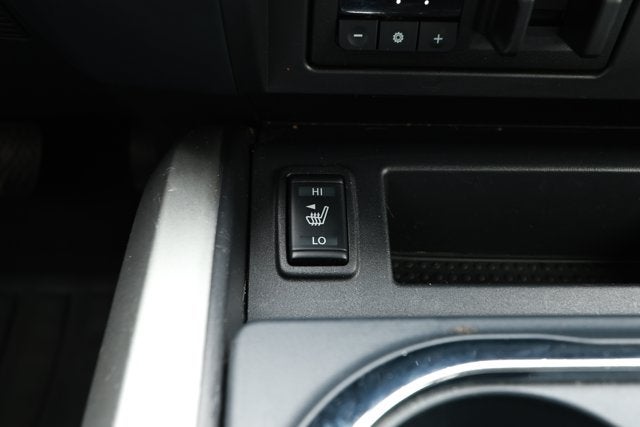 2024 Nissan TITAN Crew Cab SV 4x2