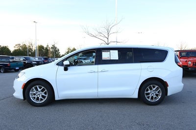 2023 Chrysler Voyager LX