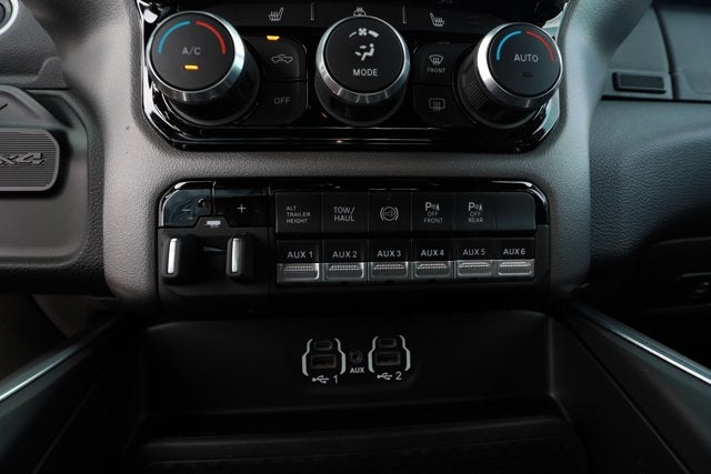 2024 RAM 3500 Big Horn Crew Cab 4x4 6'4' Box