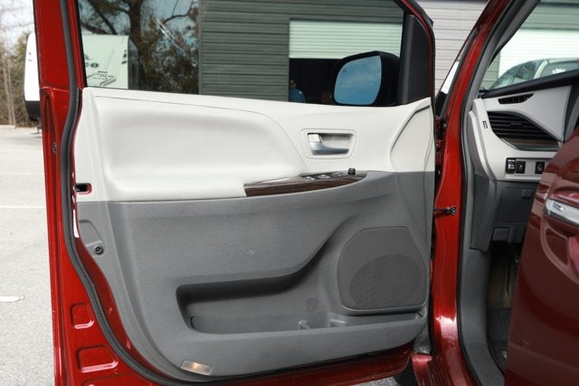 2016 Toyota Sienna Limited 7 Passenger
