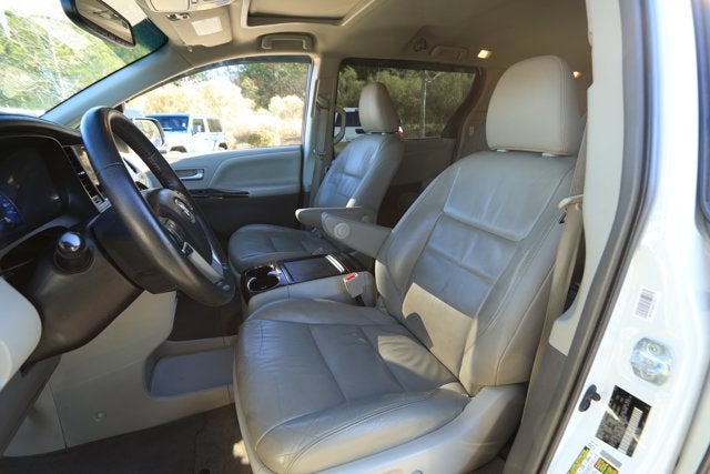 2017 Toyota Sienna XLE 8 Passenger