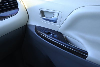 2017 Toyota Sienna XLE 8 Passenger
