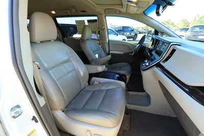 2017 Toyota Sienna XLE 8 Passenger