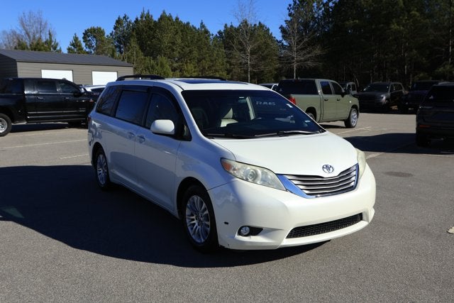 2017 Toyota Sienna XLE 8 Passenger