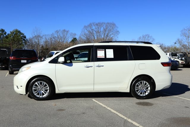 2017 Toyota Sienna XLE 8 Passenger