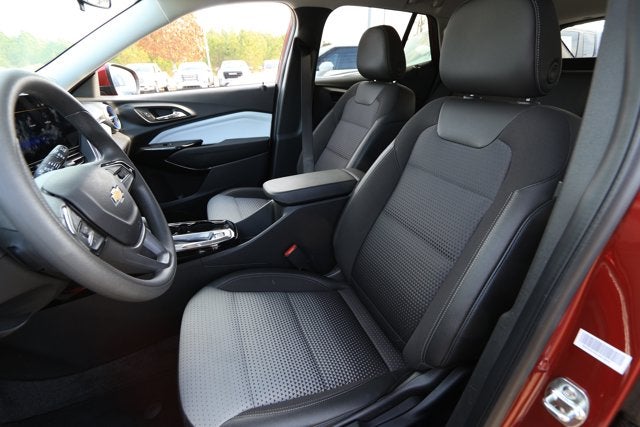 2025 Chevrolet Trax FWD LT