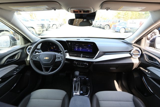 2025 Chevrolet Trax FWD LT