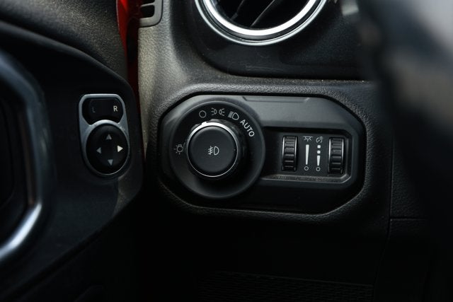 2020 Jeep Wrangler Unlimited Sahara Altitude 4x4