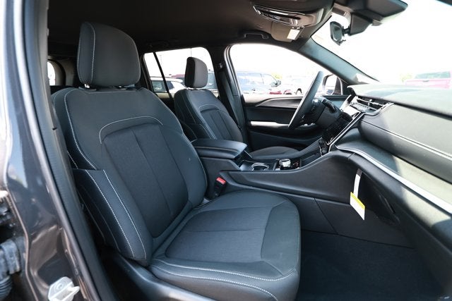 2025 Jeep Grand Cherokee GRAND CHEROKEE LAREDO 4X2