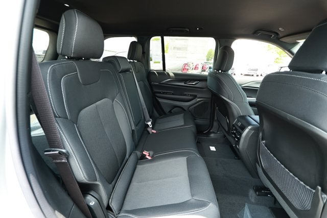 2026 Jeep Grand Cherokee GRAND CHEROKEE LAREDO 4X2
