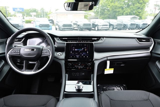 2026 Jeep Grand Cherokee GRAND CHEROKEE LAREDO X 4X2