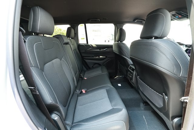 2026 Jeep Grand Cherokee GRAND CHEROKEE LAREDO 4X2