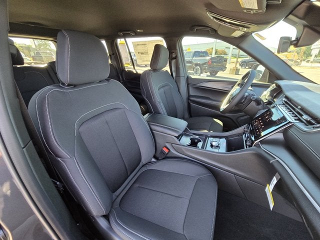 2025 Jeep Grand Cherokee GRAND CHEROKEE LAREDO 4X2