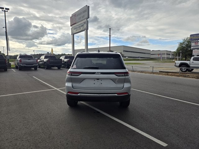 2025 Jeep Grand Cherokee GRAND CHEROKEE LAREDO X 4X4