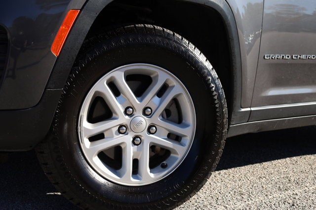 2023 Jeep Grand Cherokee Laredo 4x4