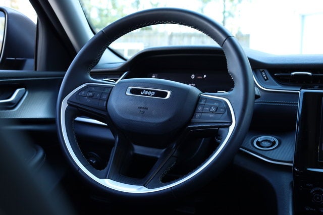 2023 Jeep Grand Cherokee Laredo 4x4