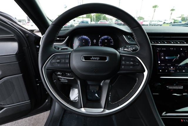 2025 Jeep Grand Cherokee Laredo X 4x4