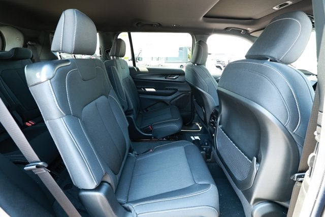 2026 Jeep Grand Cherokee GRAND CHEROKEE L LAREDO X 4X2