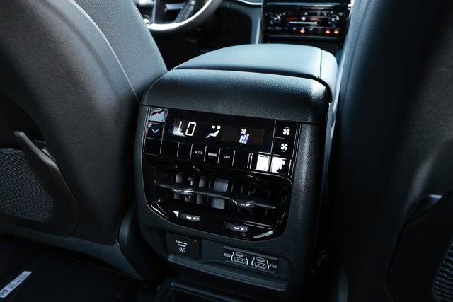 2026 Jeep Grand Cherokee GRAND CHEROKEE L LAREDO X 4X4