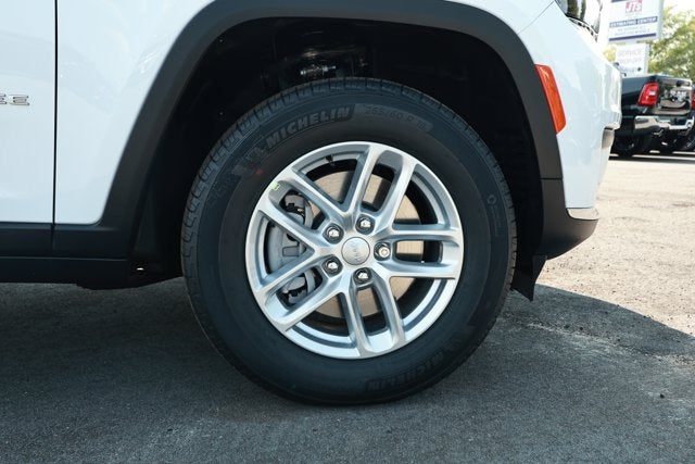 2026 Jeep Grand Cherokee GRAND CHEROKEE L LAREDO 4X4