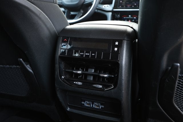 2023 Jeep Grand Cherokee L Laredo 4x4
