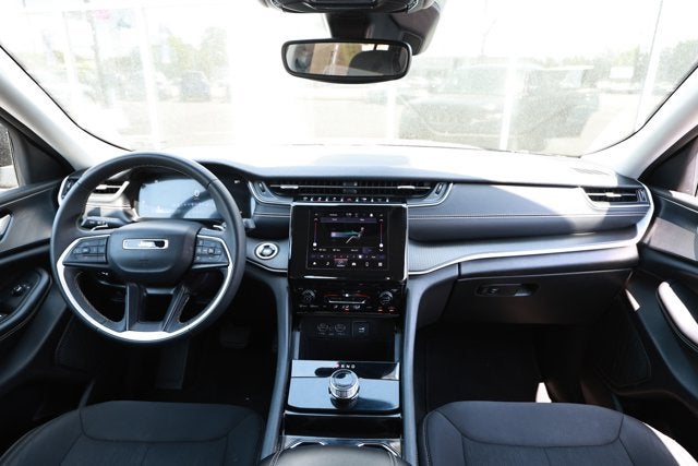 2023 Jeep Grand Cherokee L Laredo 4x4
