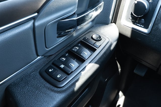 2024 RAM 1500 Classic SLT Quad Cab 4x2 6'4' Box