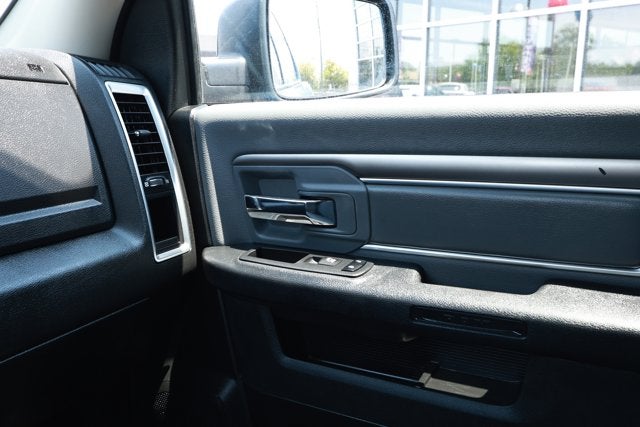 2024 RAM 1500 Classic SLT Quad Cab 4x2 6'4' Box