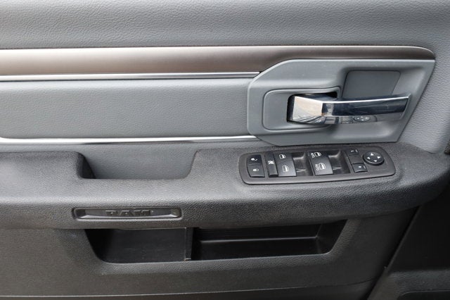 2024 RAM 1500 Classic SLT Quad Cab 4x2 6'4' Box