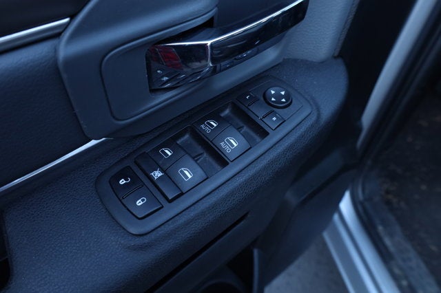 2024 RAM 1500 Classic SLT Quad Cab 4x2 6'4' Box