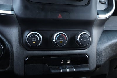 2022 RAM 1500 Big Horn Quad Cab 4x2 6'4' Box