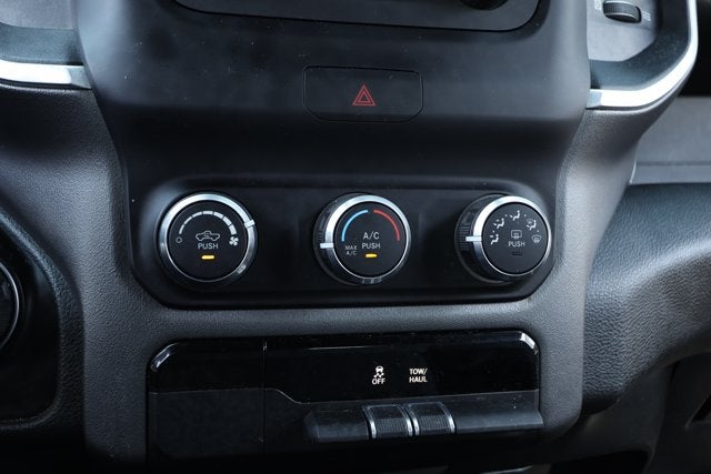 2022 RAM 1500 Big Horn Quad Cab 4x2 6'4' Box