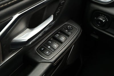 2024 RAM 1500 Laramie Crew Cab 4x2 5'7' Box