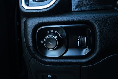 2024 RAM 1500 Laramie Crew Cab 4x2 5'7' Box