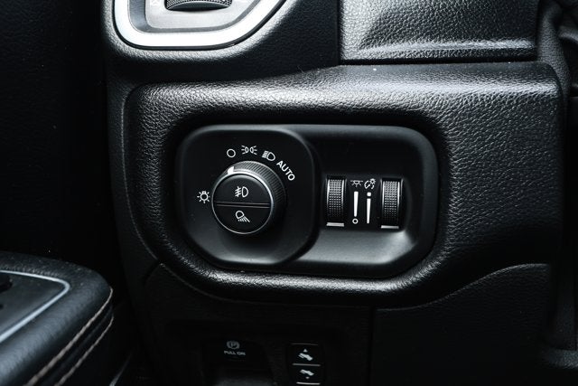 2021 RAM 1500 Laramie Crew Cab 4x2 5'7' Box