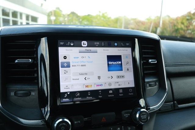 2024 RAM 1500 Laramie Crew Cab 4x2 5'7' Box