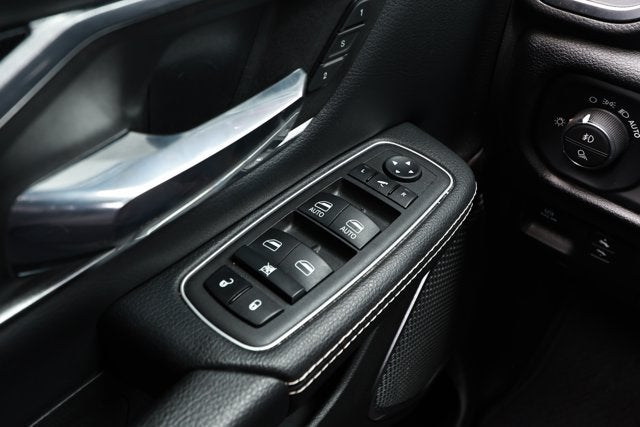 2022 RAM 1500 Laramie Crew Cab 4x2 5'7' Box