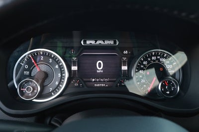 2024 RAM 1500 Laramie Crew Cab 4x2 5'7' Box